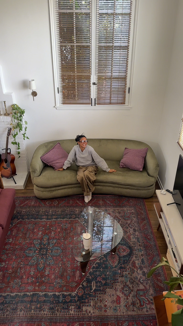 How Chelsea Jordan Scored Her Dream 1970s Couch—Without the Hassle